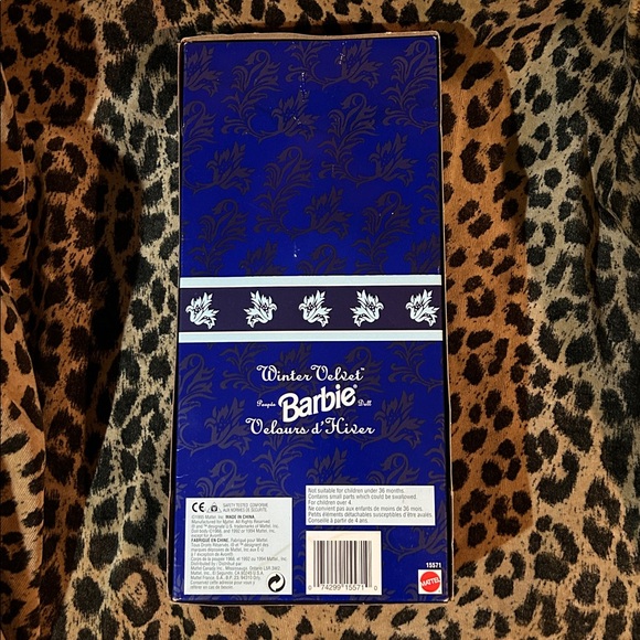 Winter Velvet Barbie 1995 - Picture 15 of 15